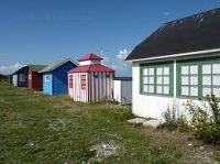 By beaches Aeroeskoebing and Marstal find bathhouses